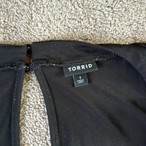 Torrid Black Short Sleeve Wide Leg Jumpsuit SIZE 1 - Picture 4 of 6